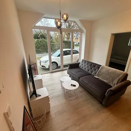 Renovated In Style - Close To Hamburg Apartment *